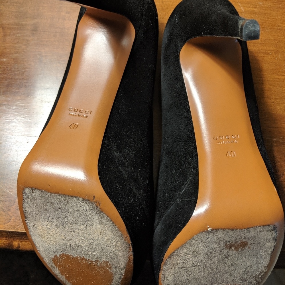 Gucci black suede peep toe pumps